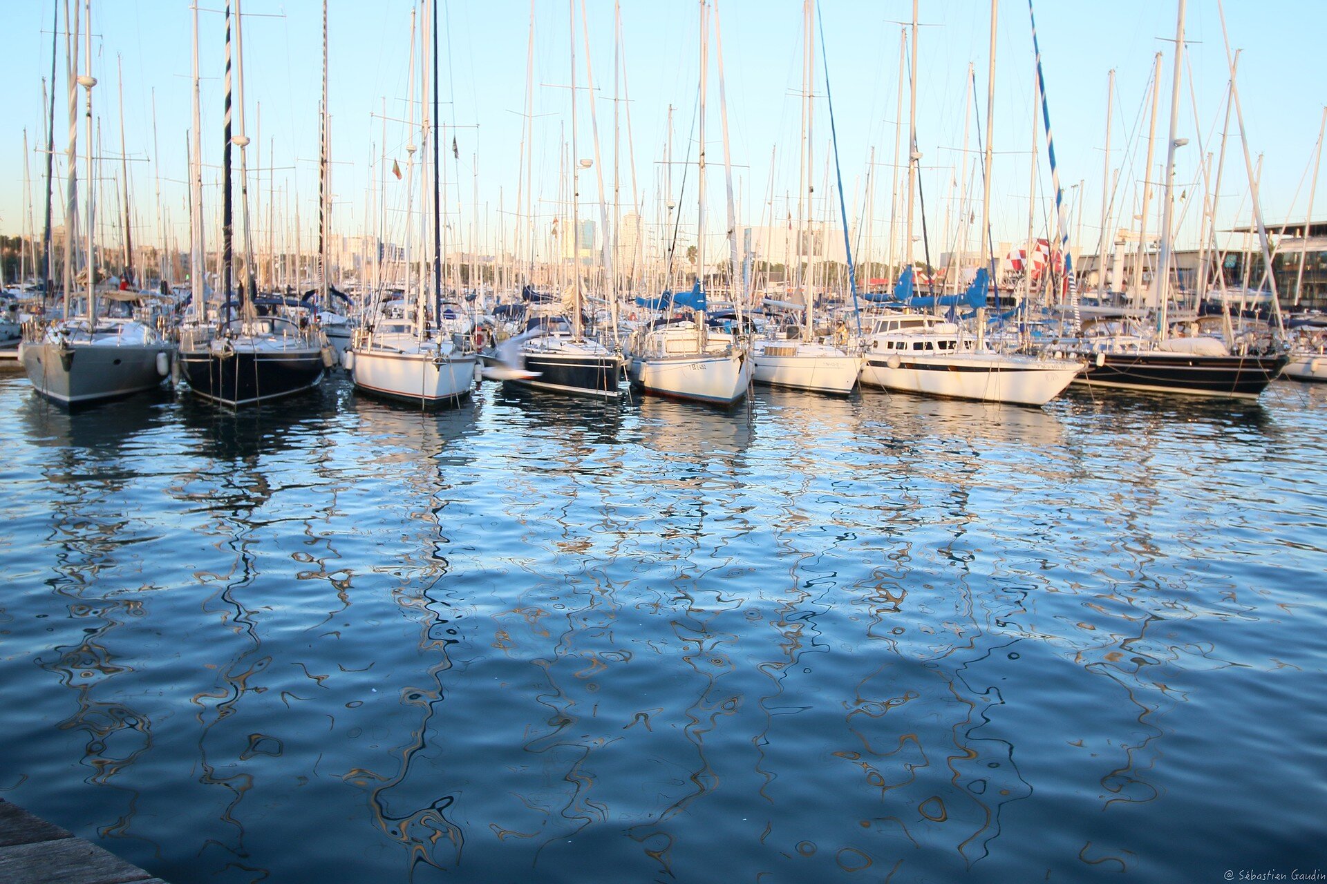 bateaux barcelone by Sébastien Gaudin